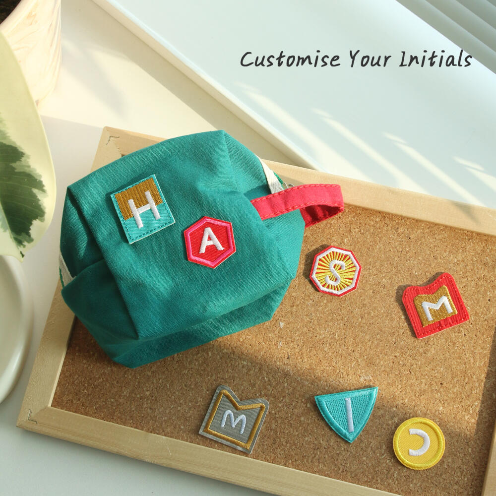 パーソナライズカスタム刺繍 デュアルイニシャル キャンバス  - Embroidery Alphabet のレビューと価格